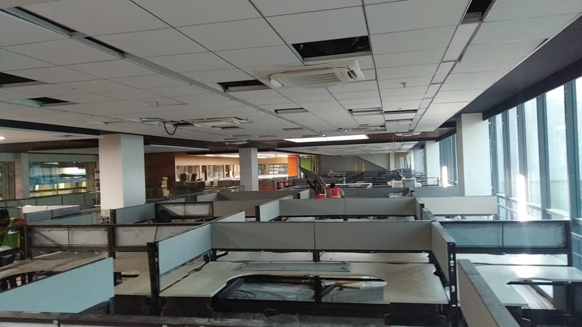 Open-plan floor installation